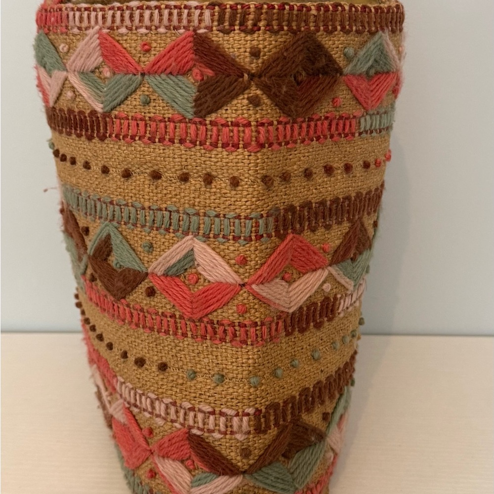 Source Unknown Multicolor Embroidered Tote - Picture 2 of 3